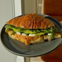 Круассан с авокадо - Zanoza Open Bar - готовим еду для современного жителя города