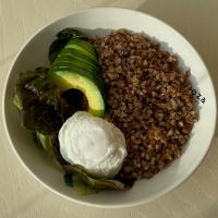 Гречневая каша с авокадо и яйцом пашот - Zanoza Open Bar - готовим еду для современного жителя города