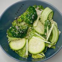 Зеленый салат с брокколи и яблоком - Zanoza Open Bar - готовим еду для современного жителя города